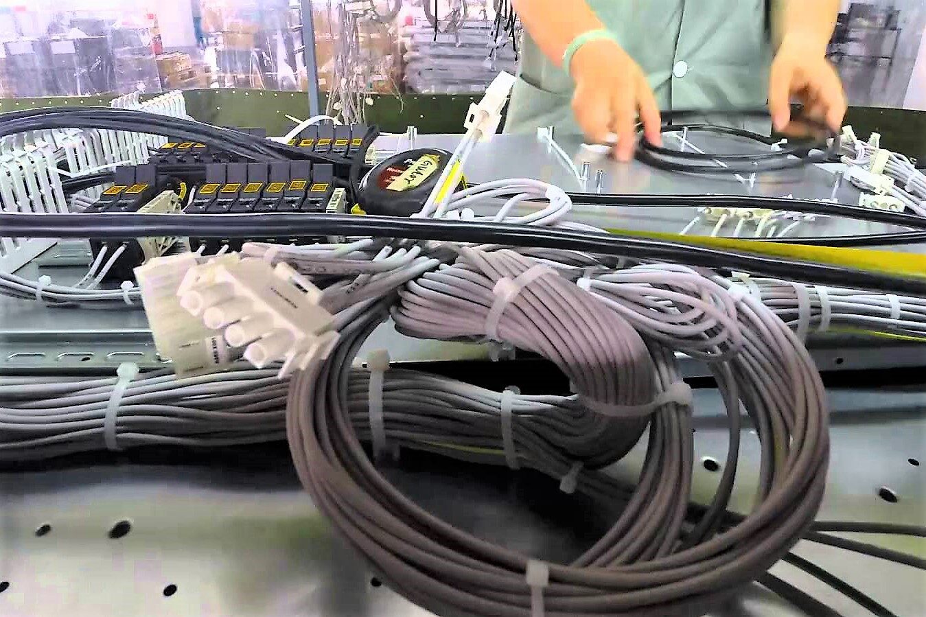 Read more about the article Bezárja gödöllői gyárát a Lear Corporation- riport Kozma Zsolttal, a Munkástanácsok versenyszféráért felelős alelnökével